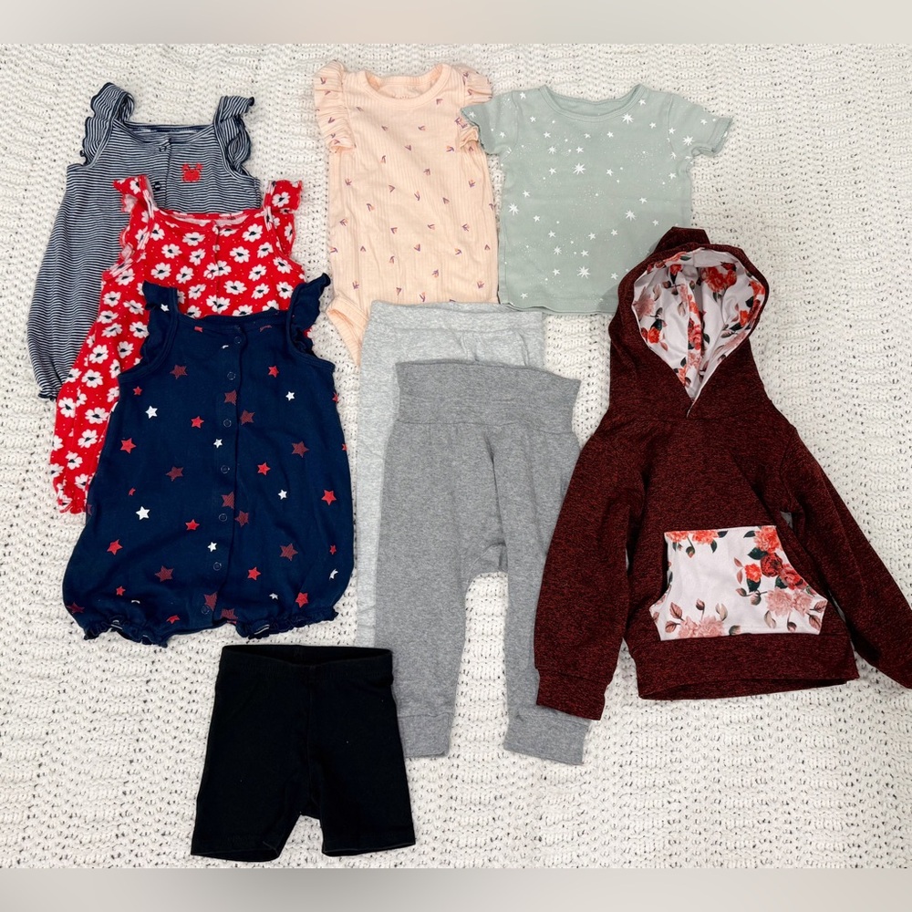 Baby girl clothes bundle - size 9-12 months